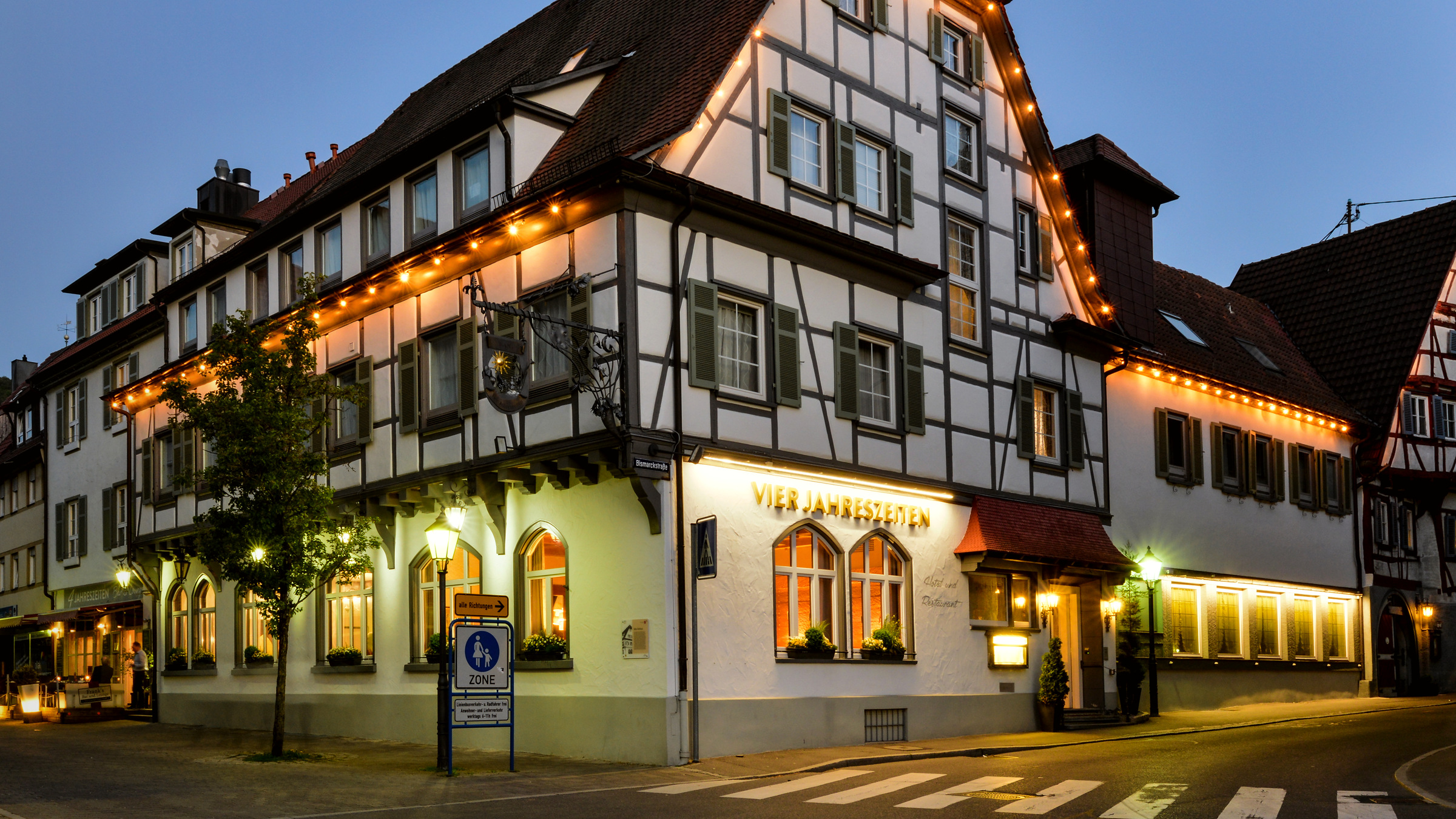 Fachwerkfassade des Flair Hotels Vier Jahreszeiten in Bad Urach