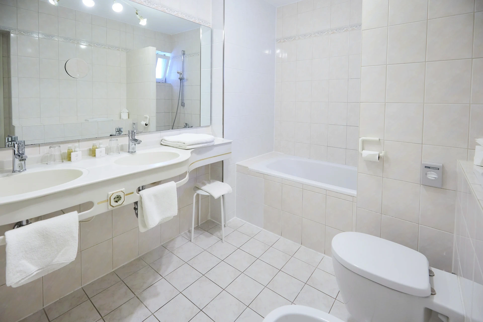Badezimmerbeispiel Doppelzimmer Komfort