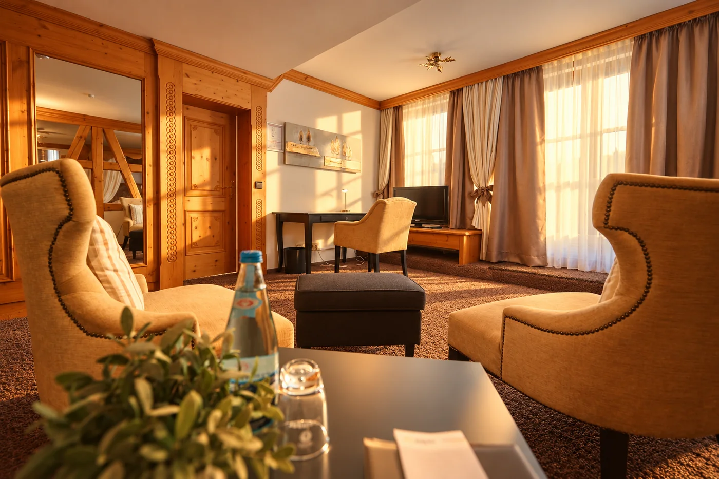 Sitzbereich der Junior Suite im Flair Hotel Vier Jahreszeiten