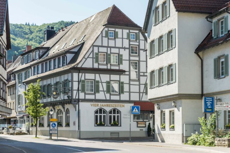 Hotel Restaurant Vier Jahreszeiten Bad Urach Fassade (6)